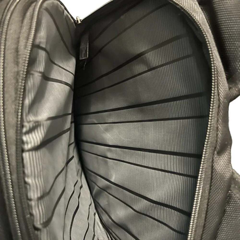 Kenneth Cole REACTION 